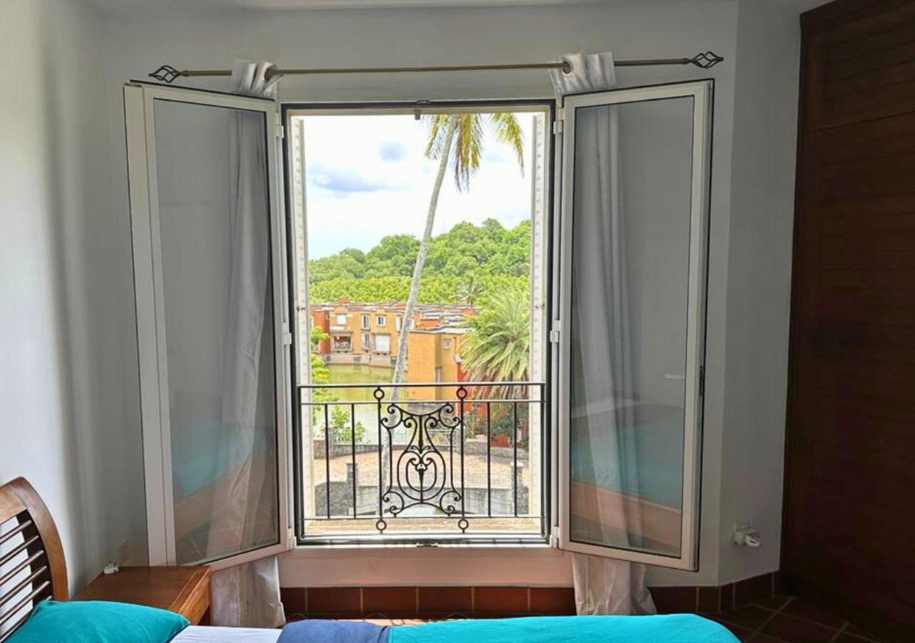 Scenic Riverfront 2 Bedroom Villa In Port Chambly Baie-du-Tombeau Exterior photo